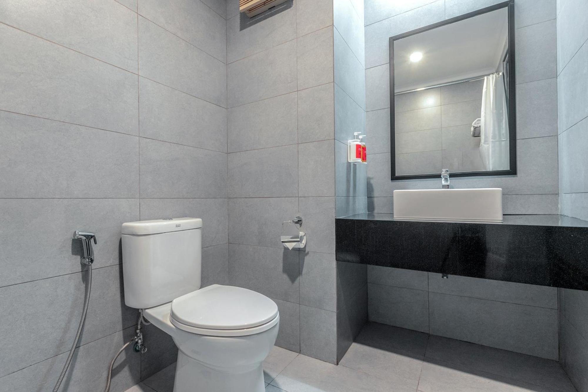 OYO Townhouse 2 Hotel Gunung Sahari Jakarta Exterior foto