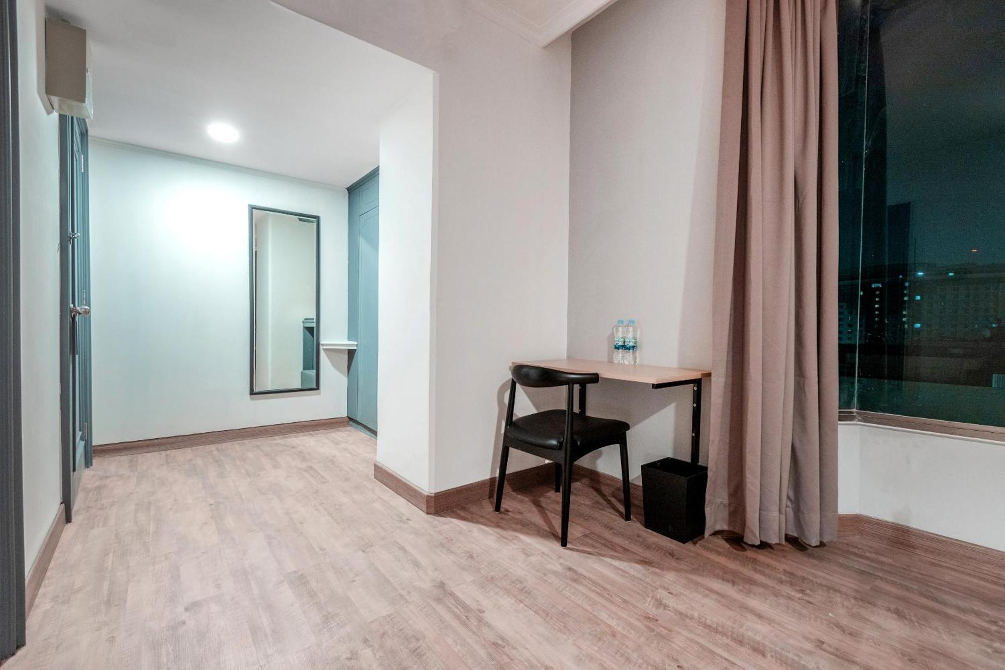 OYO Townhouse 2 Hotel Gunung Sahari Jakarta Exterior foto
