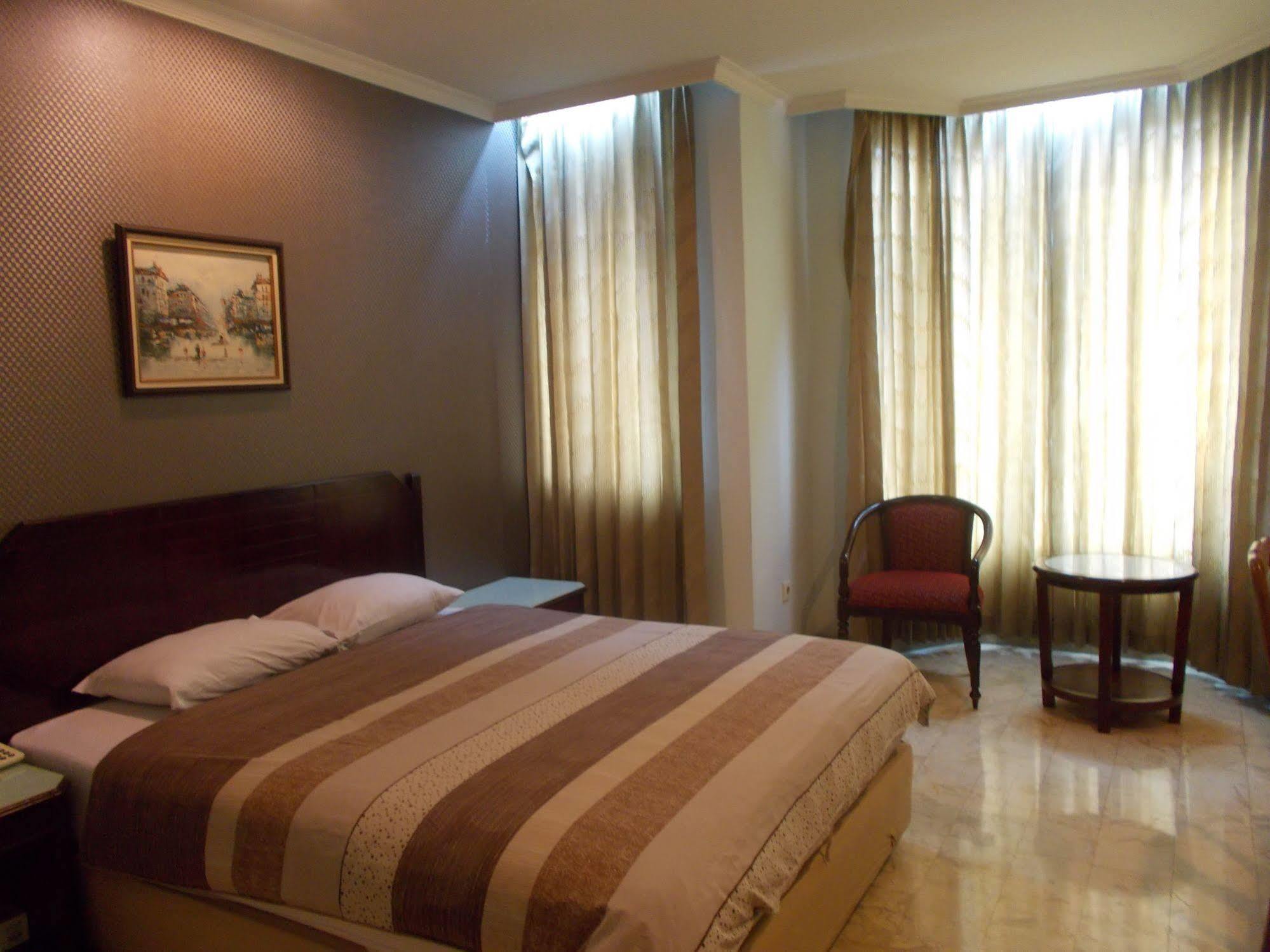 OYO Townhouse 2 Hotel Gunung Sahari Jakarta Exterior foto
